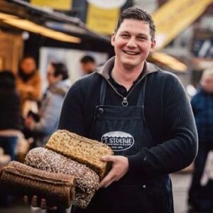 Stoepje bakker Luc is altijd in voor een geintje